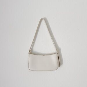 BASIC CREAM/WHITE SHOULDER PURSE WITH GOLD ACCENTS!